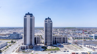 Park Avenue Place in Vaughan, ON - Building Photo - Building Photo