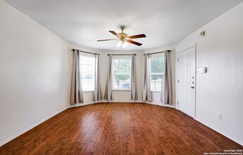 10603 N Shaenridge in San Antonio, TX - Building Photo - Building Photo