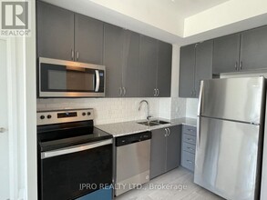 3220-3220 Sheppard Ave E in Toronto, ON - Building Photo - Building Photo