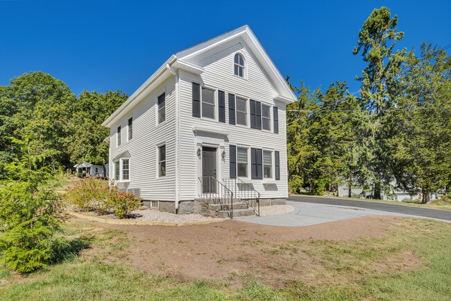 99 Horse Pond Rd in Madison, CT - Building Photo - Building Photo