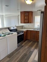 87 N High St in Derry, NH - Building Photo