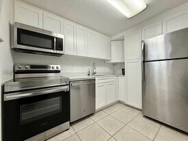 4205 N University Dr, Unit 111 in Sunrise, FL - Building Photo