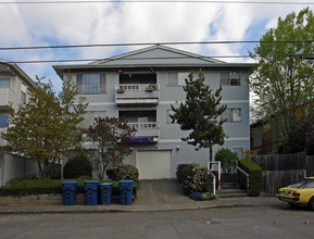 Orchid Apartments in Seattle, WA - Building Photo - Building Photo