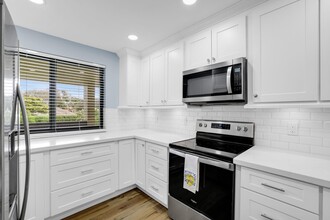 2840 Casa Way, Unit 202 in Delray Beach, FL - Foto de edificio - Building Photo