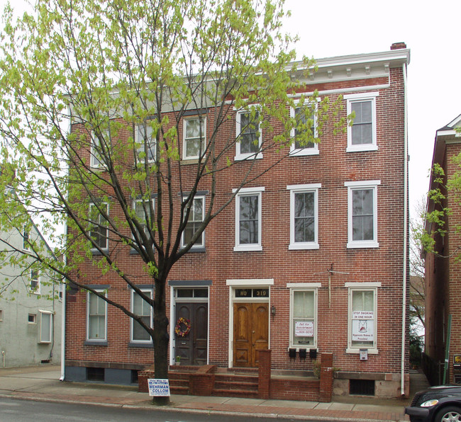 319 Farnsworth Ave in Bordentown, NJ - Building Photo - Building Photo