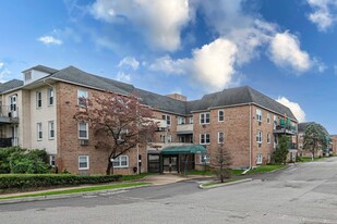 Greentree at Lynbrook in Lynbrook, NY - Building Photo