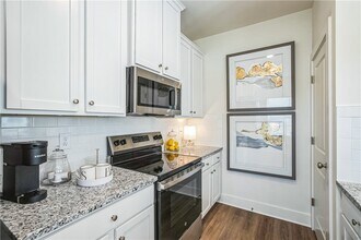 375 S Port Pkwy, Unit 101 in Brunswick, GA - Building Photo - Building Photo