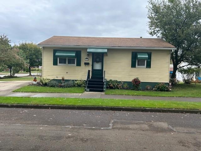 1944 Oxford St in Erie, PA - Foto de edificio