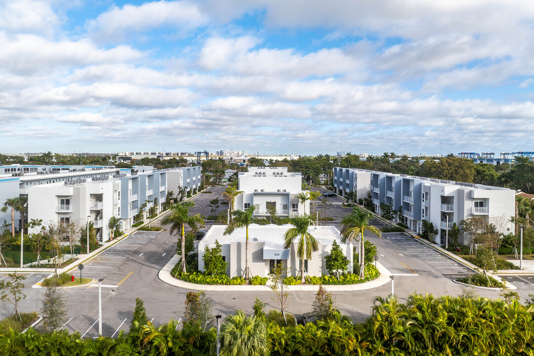 Atlantica at Dania Beach in Dania Beach, FL - Foto de edificio