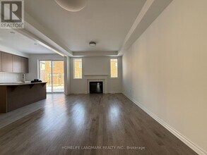 7 Moss Dr in Markham, ON - Building Photo - Building Photo