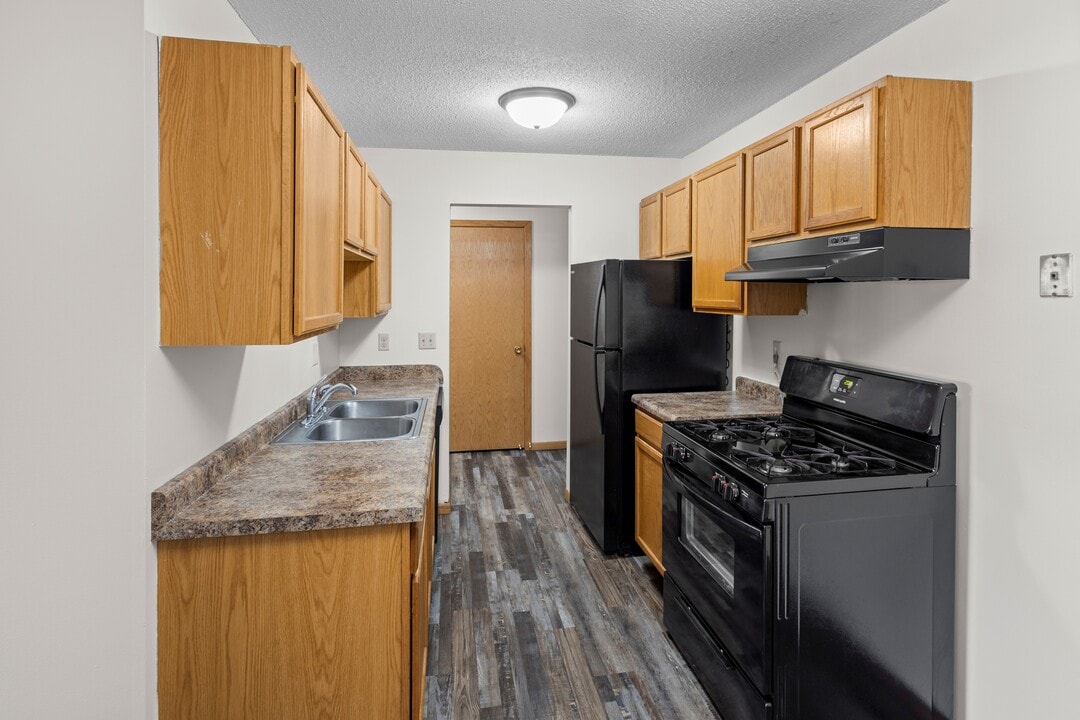 Pebble Creek North Apartments in Brooklyn Park, MN - Foto de edificio