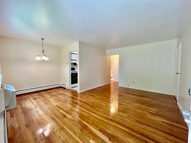 209 Washington Dr in Ramsey, NJ - Foto de edificio - Building Photo
