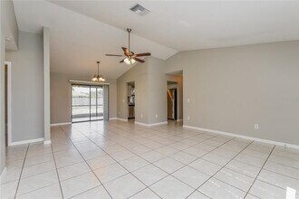 817 SW Santa Barbara Pl in Cape Coral, FL - Foto de edificio - Building Photo