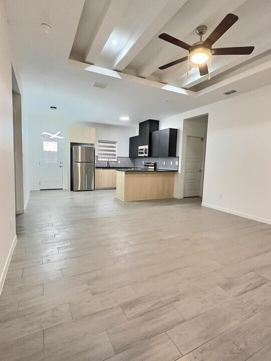 3912 Ventura Ave in McAllen, TX - Building Photo