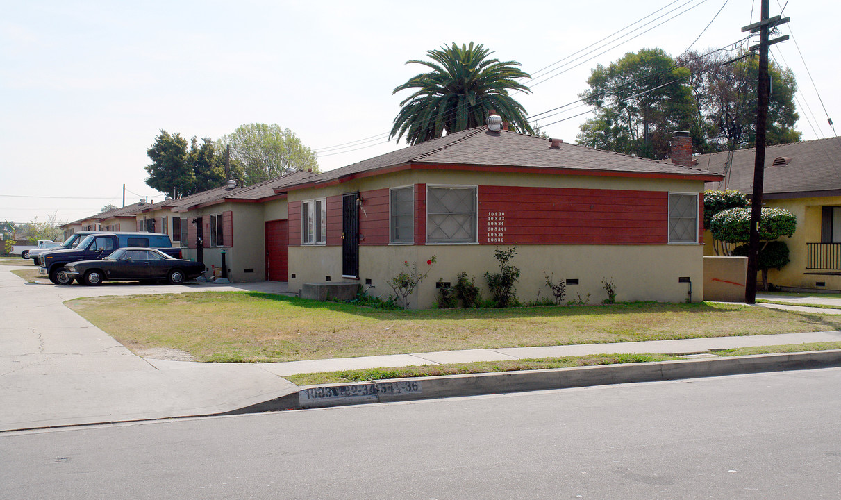 10830 Larch Ave in Inglewood, CA - Building Photo