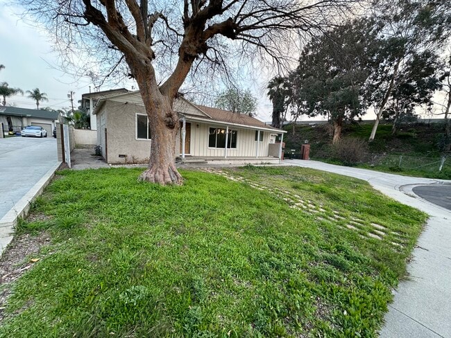 10830 Burnet Ave in Mission Hills, CA - Building Photo - Building Photo