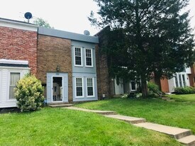 320 Roanoke Dr SE in Leesburg, VA - Building Photo