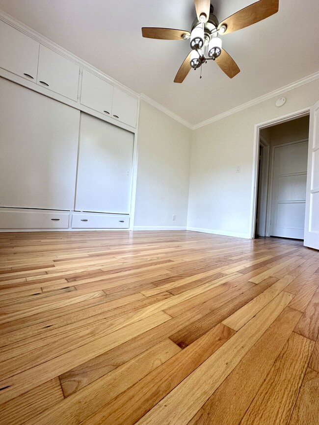 2411 Oak St, Unit B in Santa Monica, CA - Building Photo - Building Photo