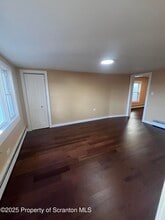 129 S Blakely St in Dunmore, PA - Foto de edificio - Building Photo