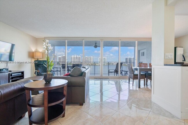 17800 N Bay Rd, Unit 704 in Sunny Isles Beach, FL - Building Photo - Building Photo