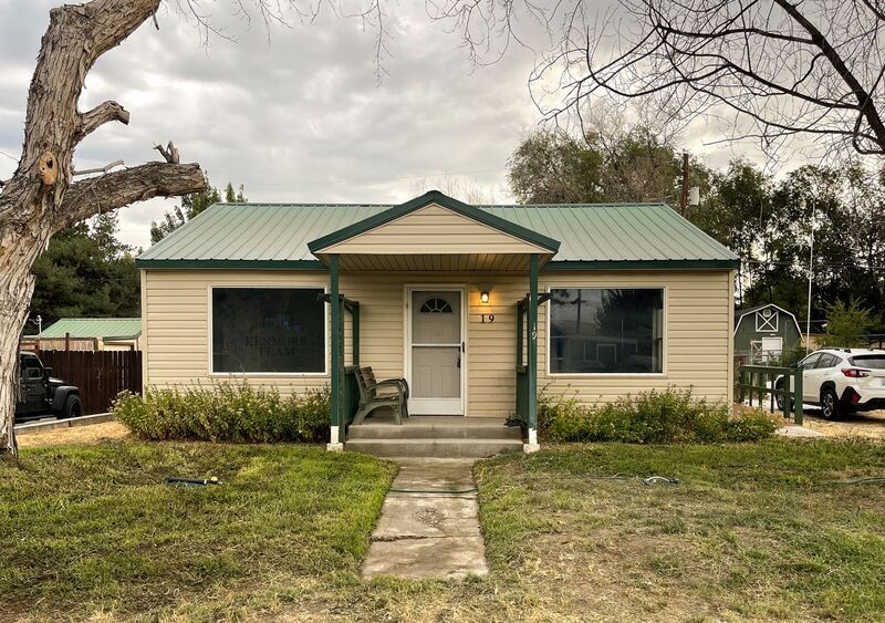 19 E 14th Ave in Kennewick, WA - Building Photo