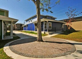 706 W N Loop Blvd in Austin, TX - Building Photo