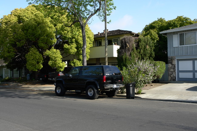 119-121 Wheeler Ave in Redwood City, CA - Building Photo - Building Photo