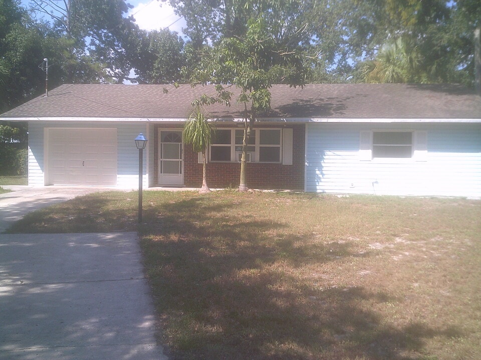 3695 Dale Ct in Mount Dora, FL - Building Photo