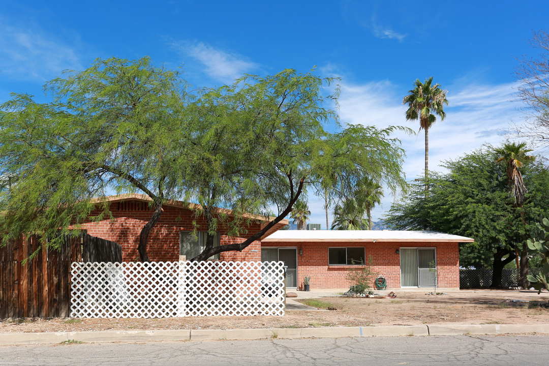 1609 N Belvedere Ave in Tucson, AZ - Building Photo