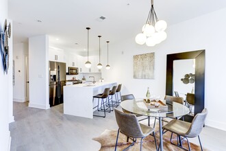 1402 H St NE, Unit 2 in Washington, DC - Foto de edificio - Building Photo