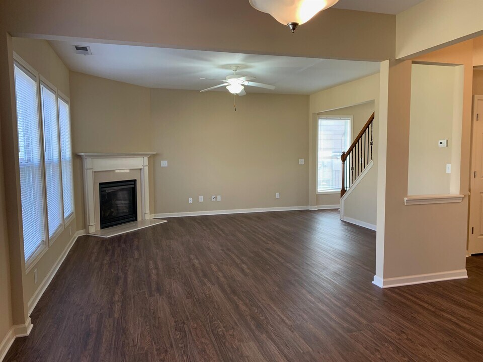 5990 Crestwick Wy in Cumming, GA - Building Photo