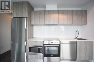 50 Charles St E in Toronto, ON - Building Photo - Building Photo