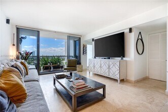1900 Sunset Harbour Dr in Miami Beach, FL - Foto de edificio - Building Photo