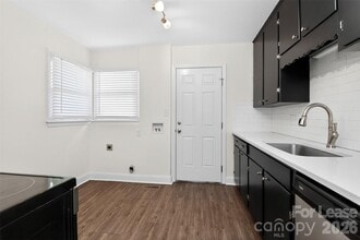 3441 Commonwealth Ave in Charlotte, NC - Foto de edificio - Building Photo