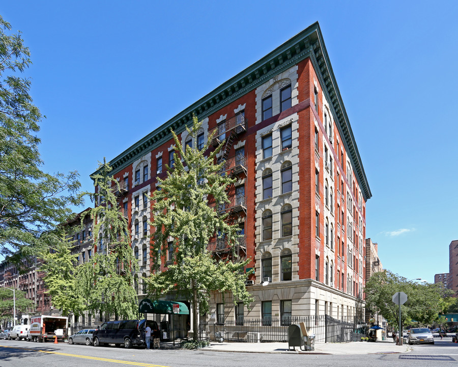 180 Claremont Ave in New York, NY - Building Photo