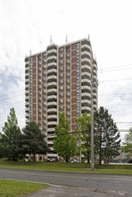 Bayview Towers in Toronto, ON - Building Photo - Building Photo