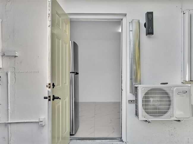 4941 SW 44th Ave in Fort Lauderdale, FL - Building Photo - Building Photo