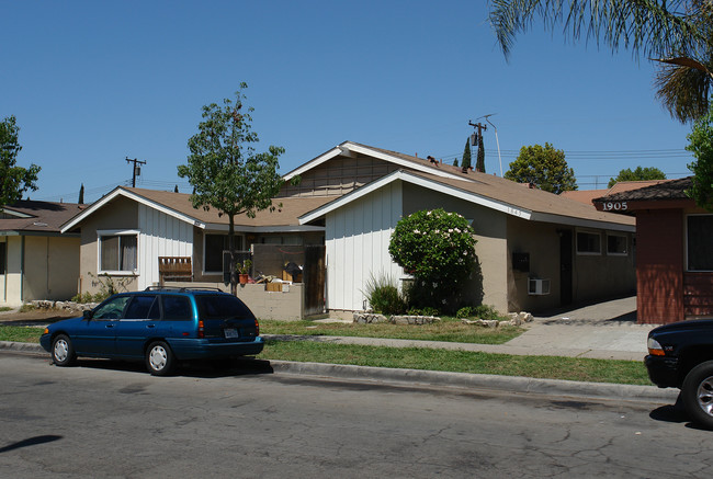 1845 E Grove Ave in Orange, CA - Building Photo - Building Photo