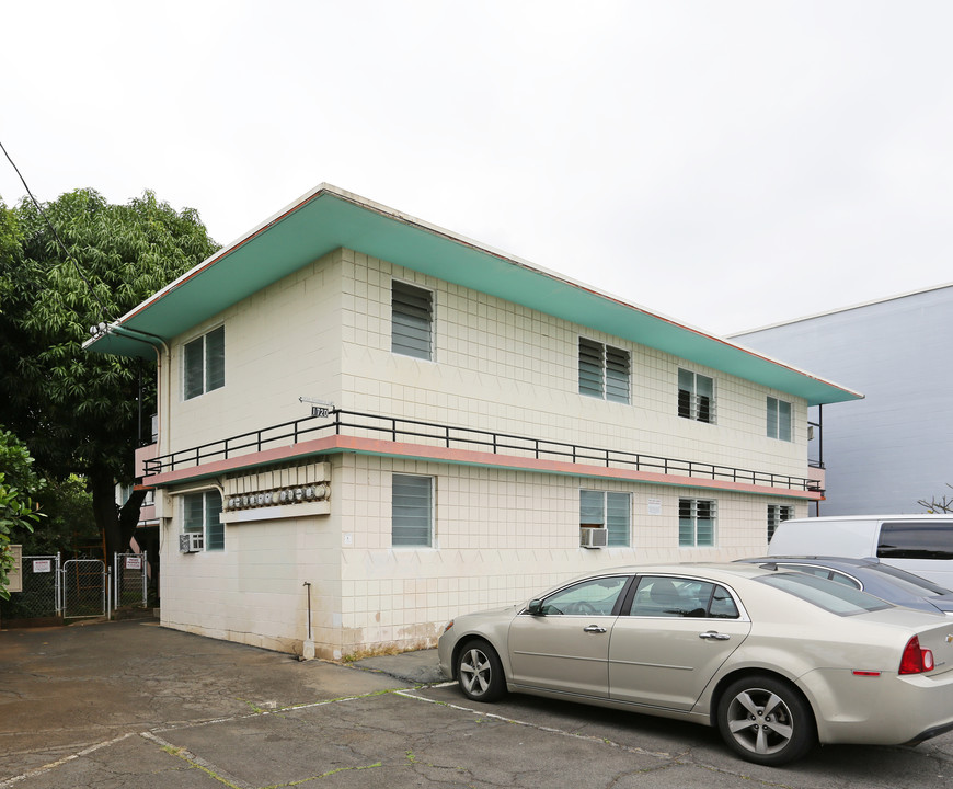 1720 Algaroba St in Honolulu, HI - Building Photo