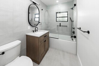 2625 Chariton St, Unit 2625 in Los Angeles, CA - Foto de edificio - Building Photo