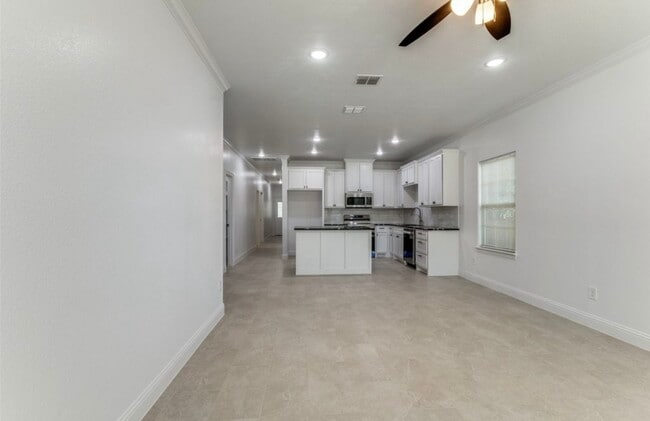 1945 Portland Ave in Fort Worth, TX - Foto de edificio - Building Photo