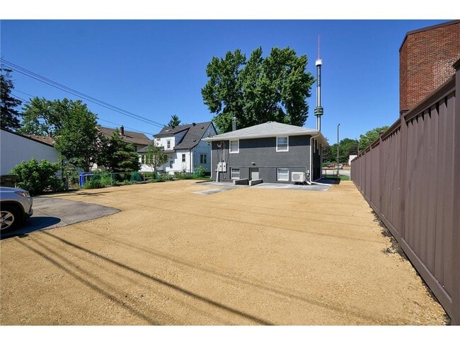 1284 Snelling Ave N in St. Paul, MN - Building Photo - Building Photo