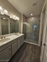 1011 Enbrook Lp in Naples, FL - Foto de edificio - Building Photo