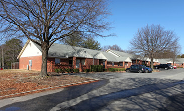 Royal Orleans Apartments in Charlotte, NC - Building Photo - Building Photo