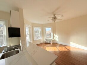 369 Tappan St, Unit 8 in Brookline, MA - Foto de edificio - Building Photo