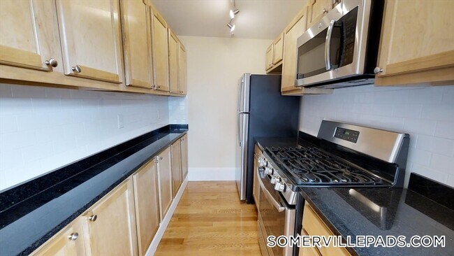 50 Lowell St, Unit 2 in Somerville, MA - Building Photo - Building Photo