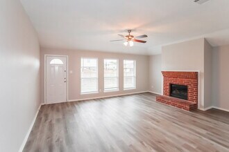 605 Canyon Pl in Desoto, TX - Building Photo - Building Photo