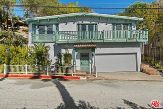 734 N Bundy Dr in Los Angeles, CA - Building Photo - Building Photo