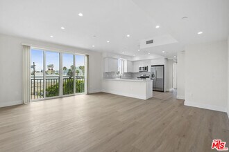 11042 La Maida St in Los Angeles, CA - Building Photo - Building Photo