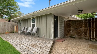 5111 Ashwood Dr in Baytown, TX - Building Photo - Building Photo